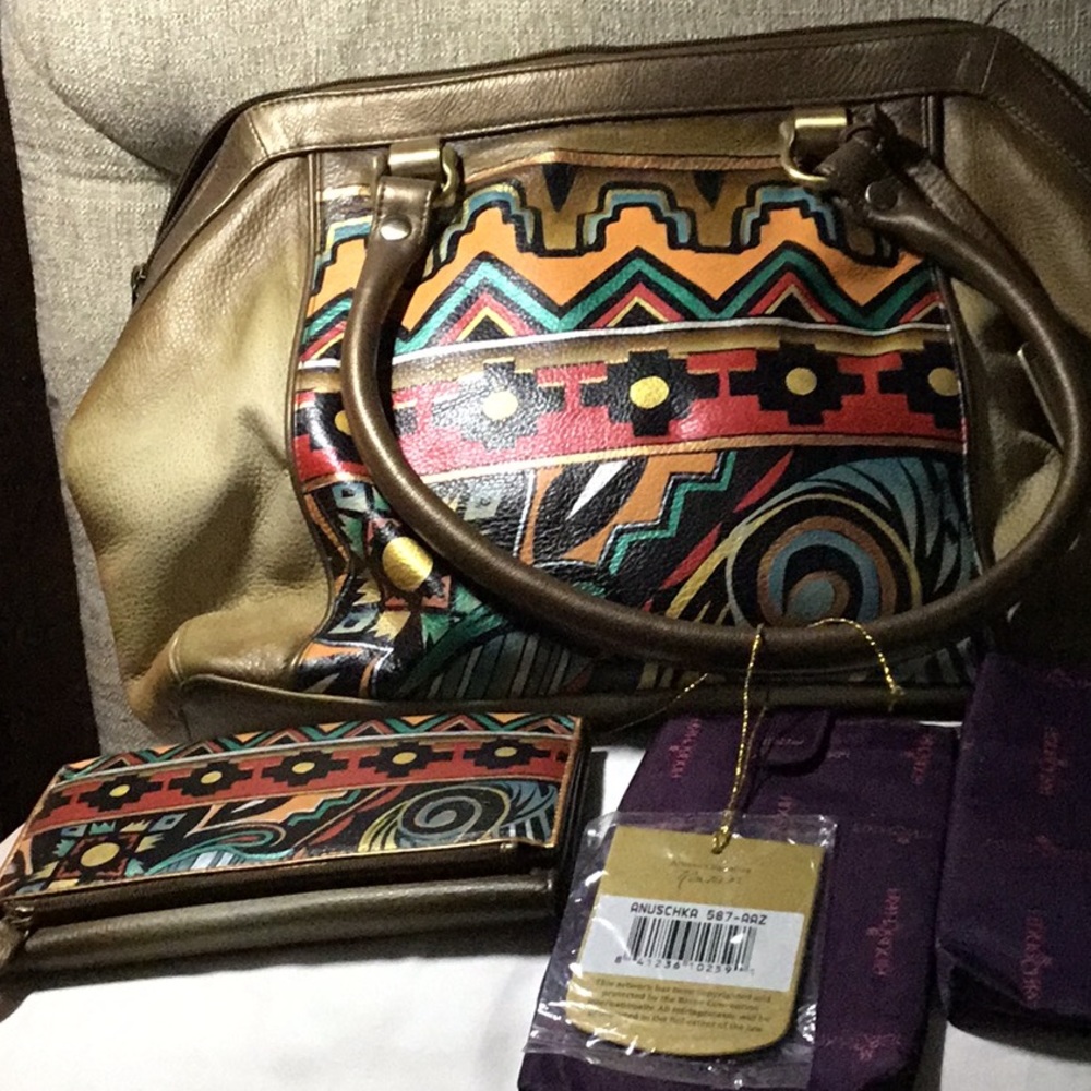 Anushka Handbag new with tags and matching wallet